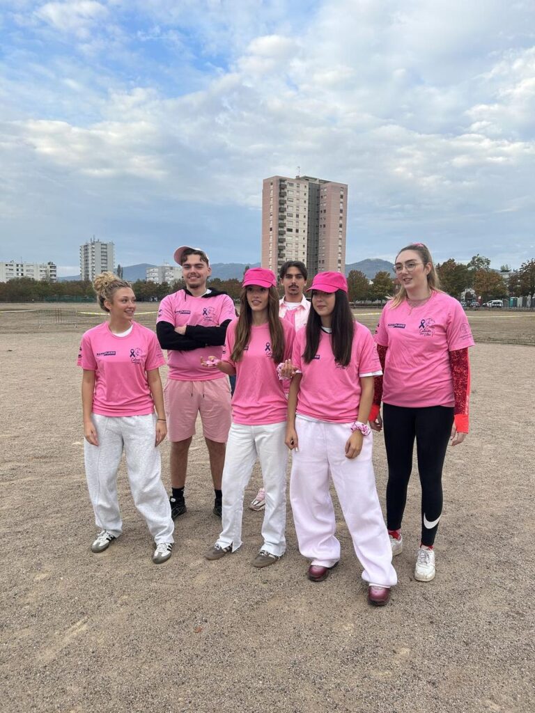 Bénévoles TIHS en t-shirts roses Colmar pour Elles