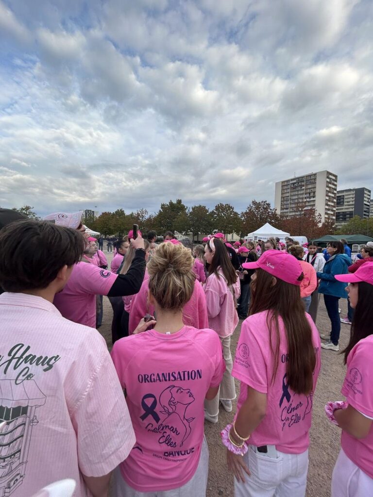 Équipe d'organisation de Colmar pour Elles en t-shirts roses