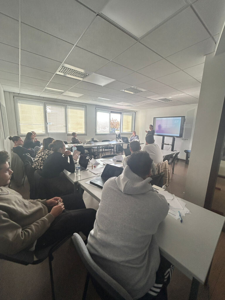 🌍 EF Education First chez TIHS : une ouverture à l’international pour nos étudiants – TIHS Business School